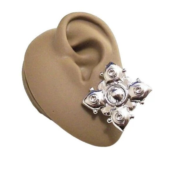 Four Points Nail Heads Clip On Pair Earrings Silver Tone - Picture 3 of 4